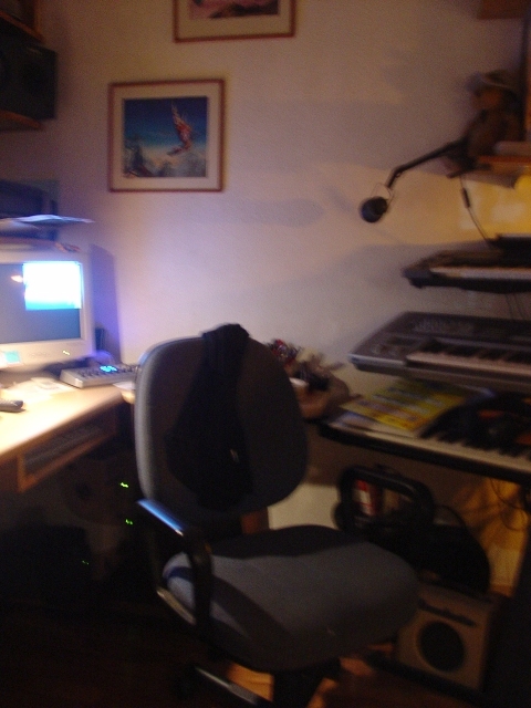 Same from left plus the 3 keyboards rack