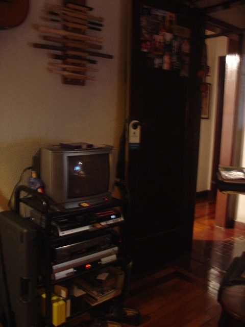 TV set and VCRs & DVDR - Main door